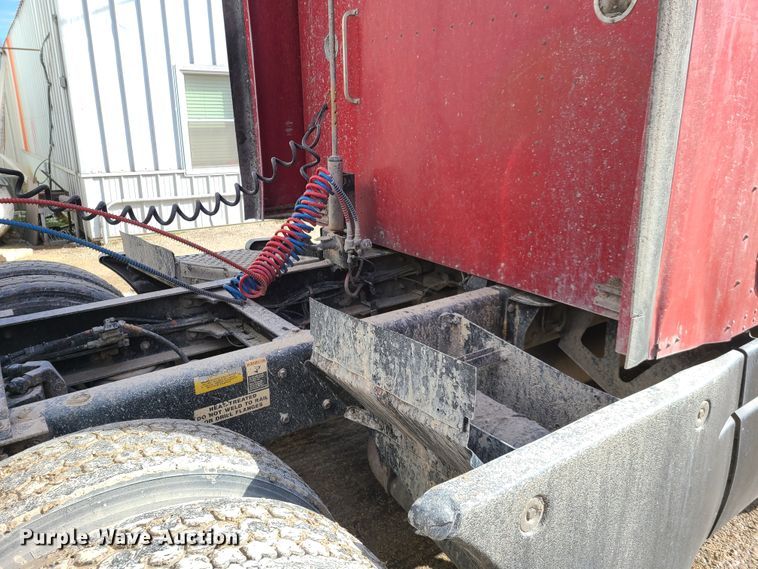 image for item IA9296 1997 Kenworth T600  semi truck