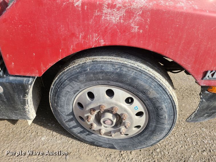 image for item IA9296 1997 Kenworth T600  semi truck