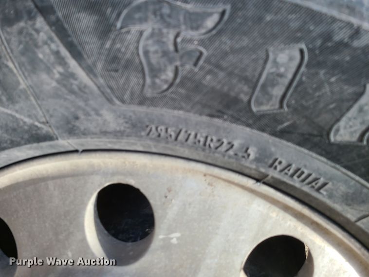 image for item IA9296 1997 Kenworth T600  semi truck