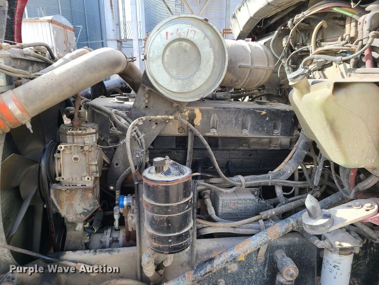 image for item IA9296 1997 Kenworth T600  semi truck