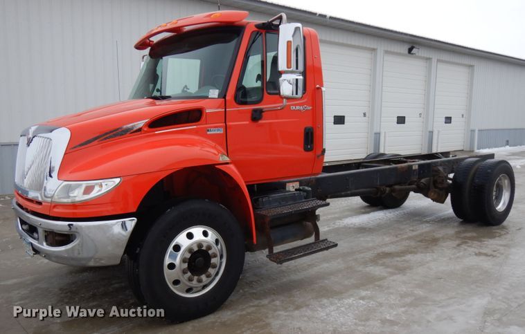 image for item IA9493 2012 International DuraStar 4400  truck cab and chassis