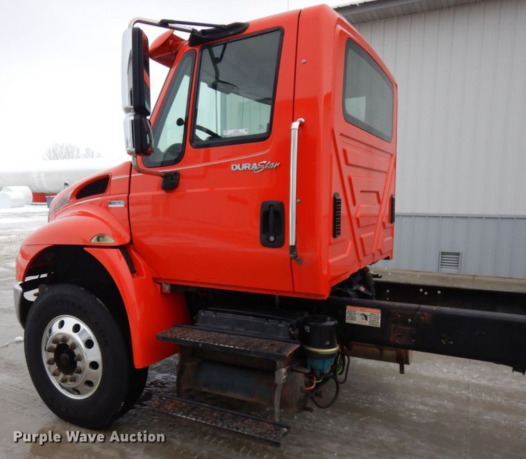image for item IA9493 2012 International DuraStar 4400  truck cab and chassis