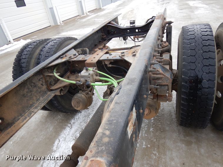 image for item IA9493 2012 International DuraStar 4400  truck cab and chassis