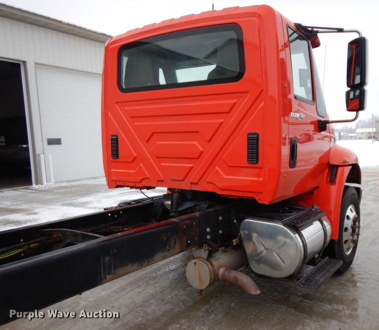 image for item IA9493 2012 International DuraStar 4400  truck cab and chassis