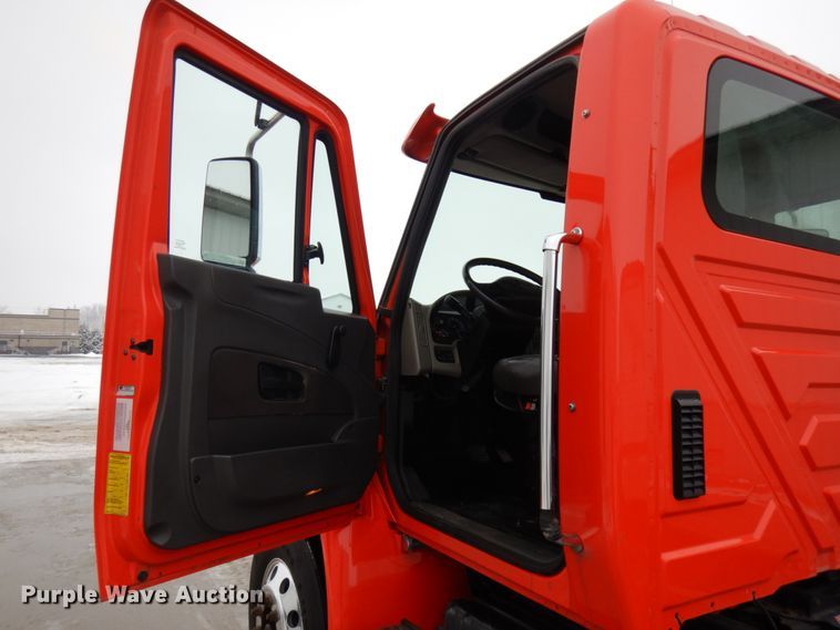 image for item IA9493 2012 International DuraStar 4400  truck cab and chassis