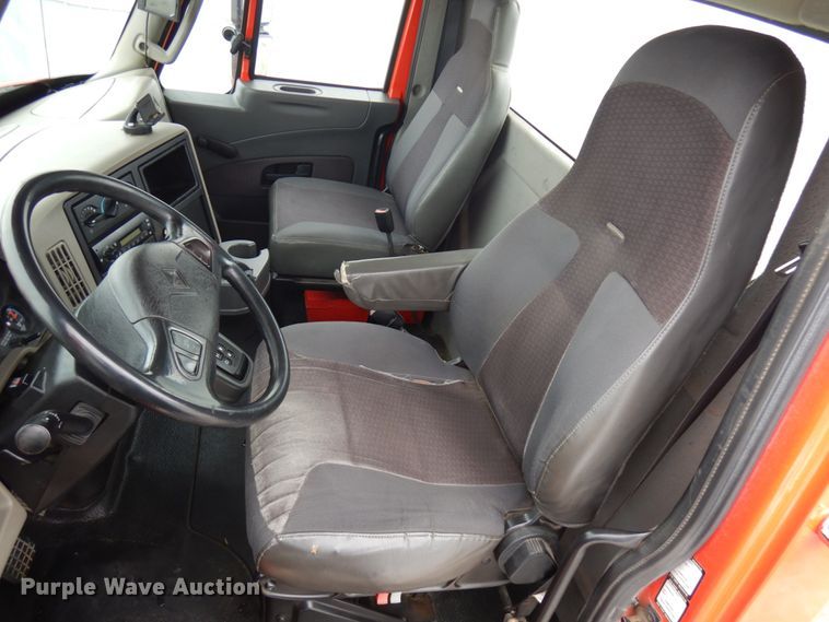 image for item IA9493 2012 International DuraStar 4400  truck cab and chassis