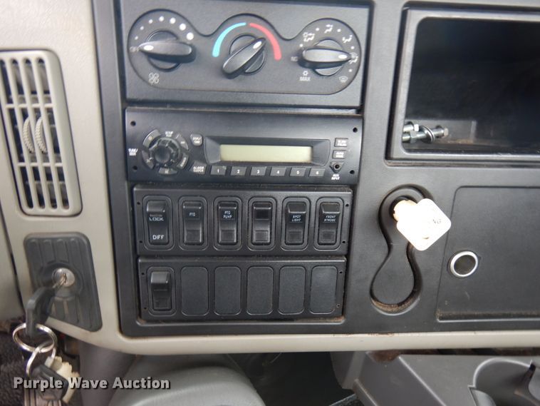 image for item IA9493 2012 International DuraStar 4400  truck cab and chassis