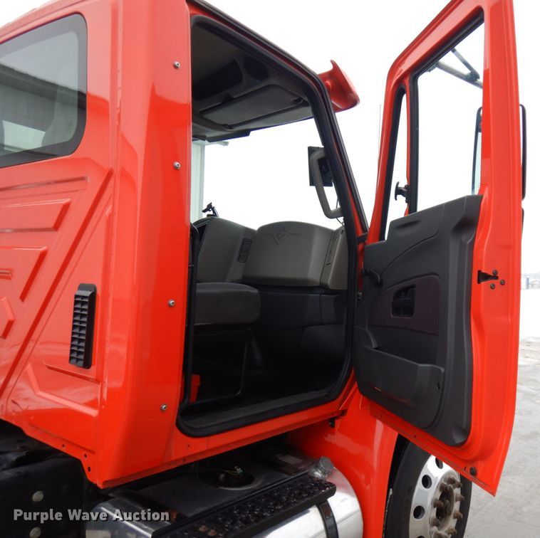 image for item IA9493 2012 International DuraStar 4400  truck cab and chassis