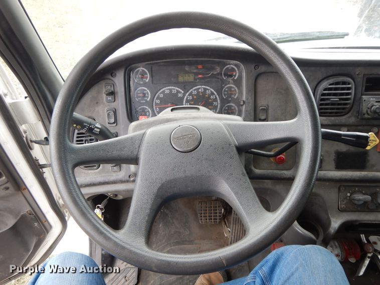 image for item IX9311 2007 Freightliner Business Class M2  box truck