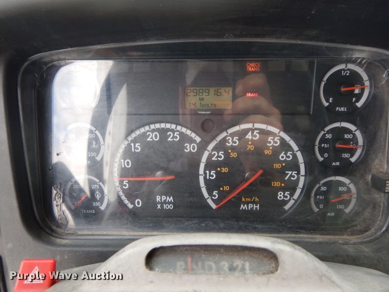 image for item IX9311 2007 Freightliner Business Class M2  box truck