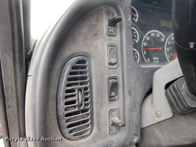 image for item IX9311 2007 Freightliner Business Class M2  box truck