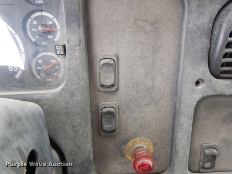 image for item IX9311 2007 Freightliner Business Class M2  box truck