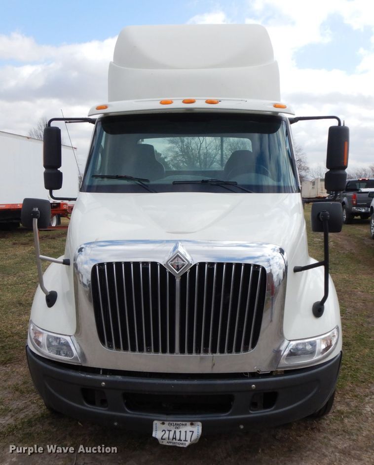 image for item IX9312 2007 International 8600  semi truck