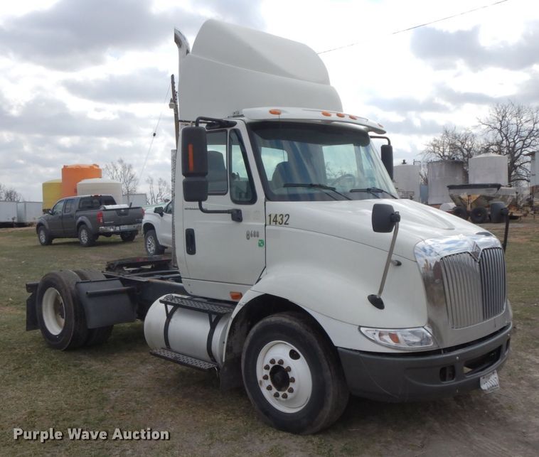 image for item IX9312 2007 International 8600  semi truck