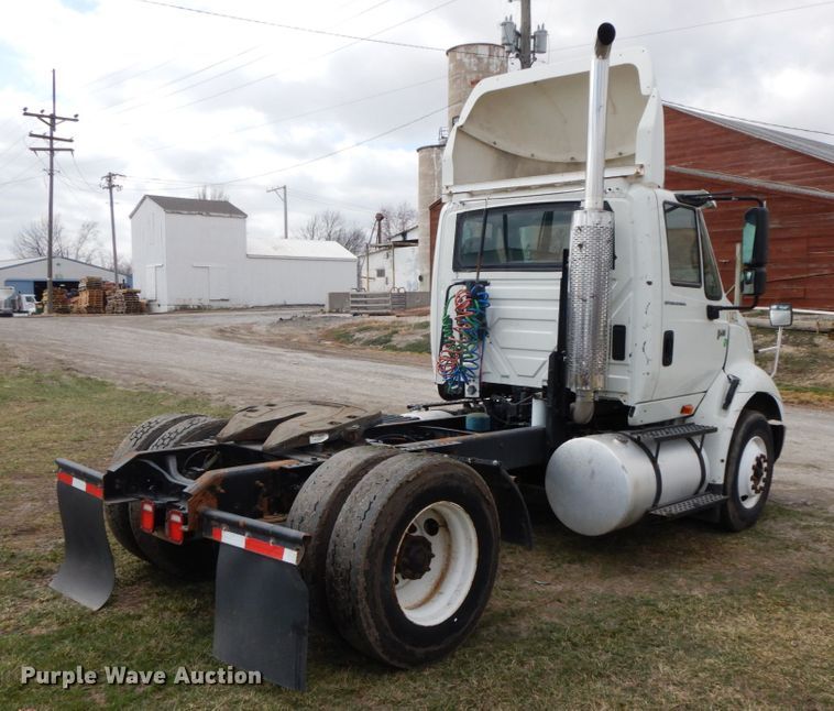 image for item IX9312 2007 International 8600  semi truck