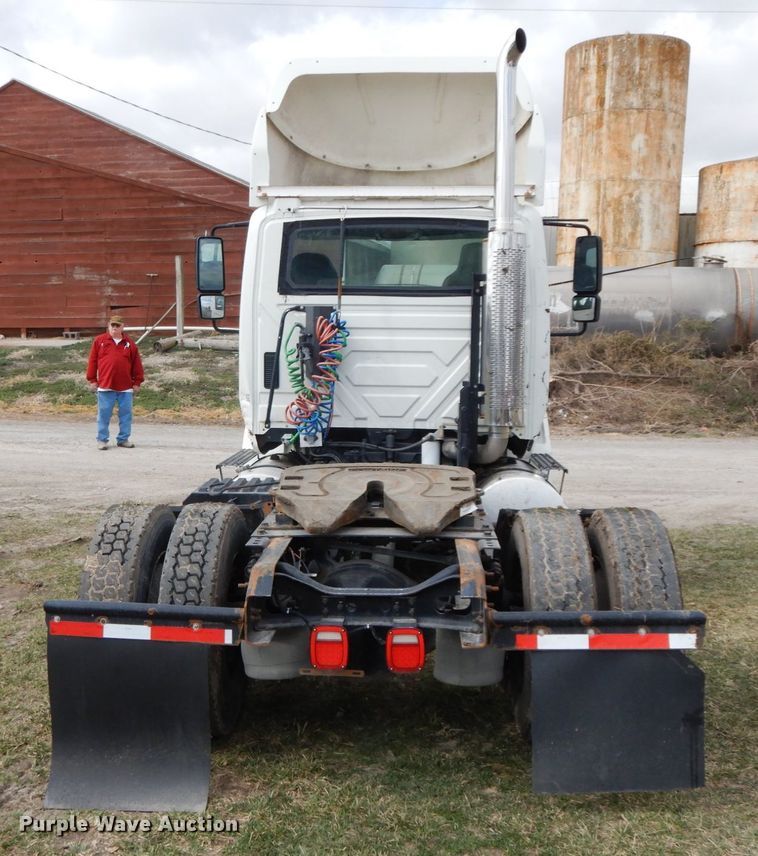 image for item IX9312 2007 International 8600  semi truck