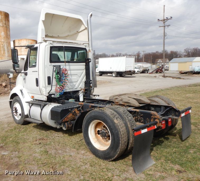 image for item IX9312 2007 International 8600  semi truck