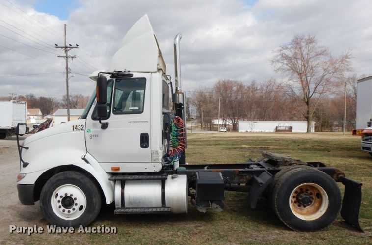 image for item IX9312 2007 International 8600  semi truck