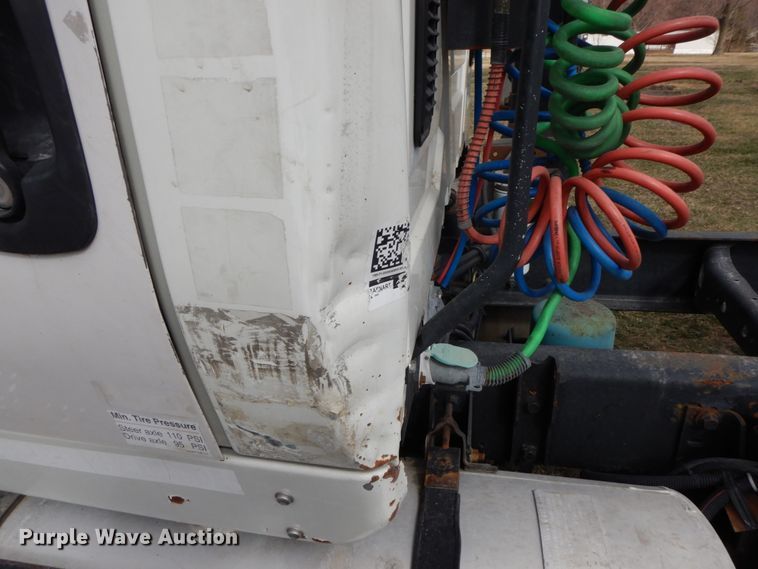 image for item IX9312 2007 International 8600  semi truck