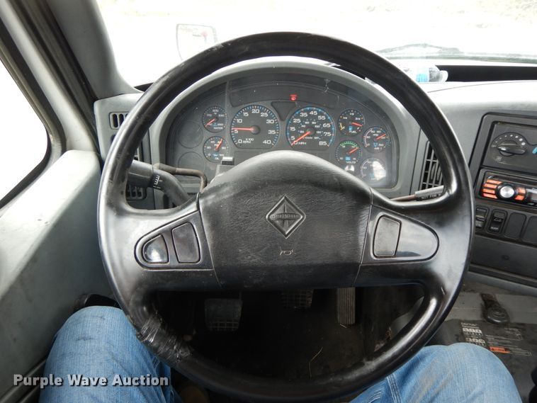 image for item IX9312 2007 International 8600  semi truck