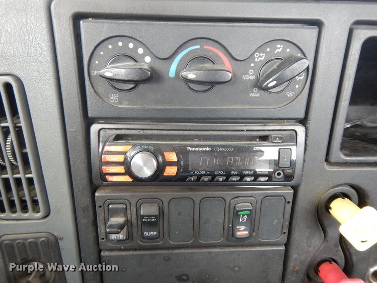 image for item IX9312 2007 International 8600  semi truck