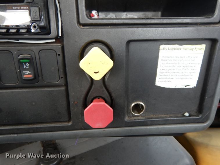 image for item IX9312 2007 International 8600  semi truck