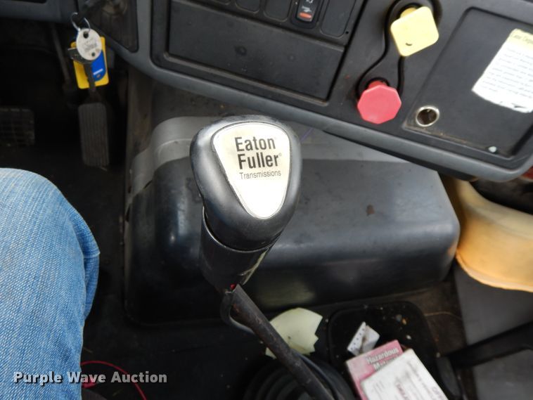 image for item IX9312 2007 International 8600  semi truck