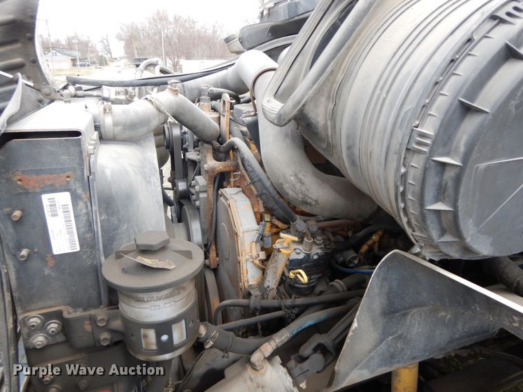 image for item IX9312 2007 International 8600  semi truck