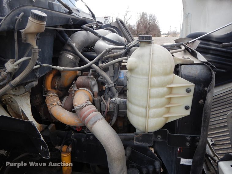 image for item IX9312 2007 International 8600  semi truck