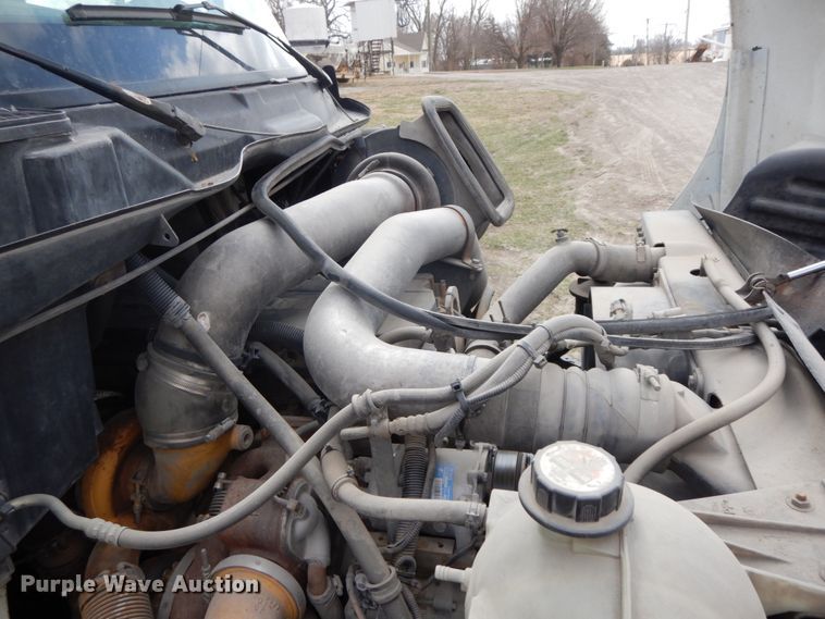 image for item IX9312 2007 International 8600  semi truck