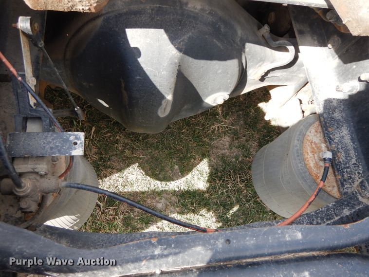 image for item IX9312 2007 International 8600  semi truck