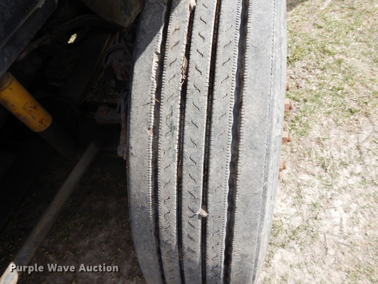 image for item IX9312 2007 International 8600  semi truck