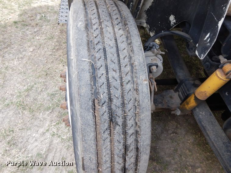 image for item IX9312 2007 International 8600  semi truck