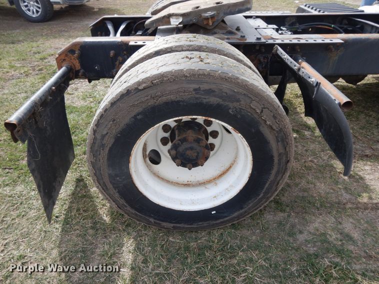 image for item IX9312 2007 International 8600  semi truck