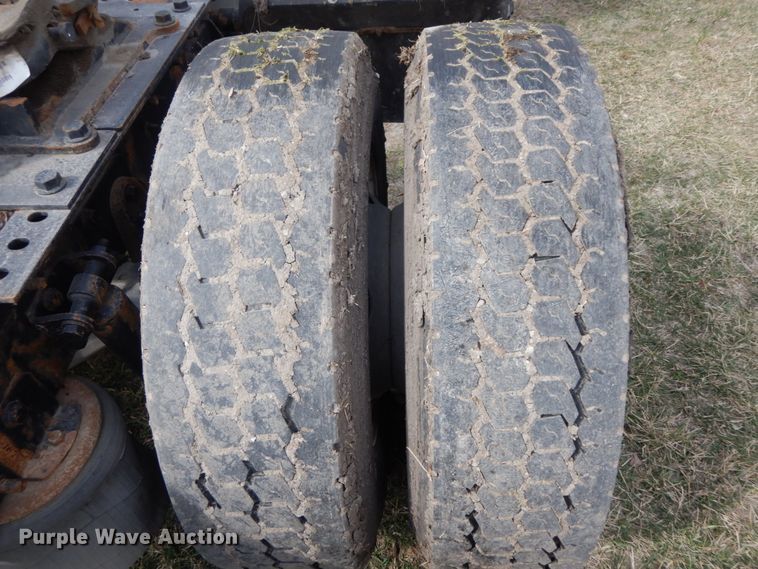 image for item IX9312 2007 International 8600  semi truck