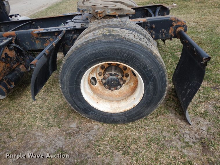 image for item IX9312 2007 International 8600  semi truck