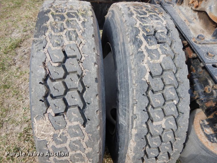 image for item IX9312 2007 International 8600  semi truck