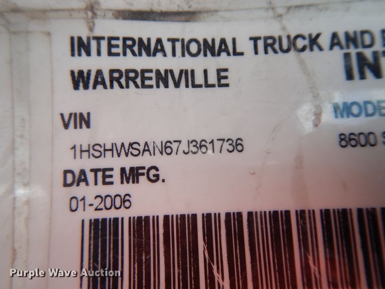 image for item IX9312 2007 International 8600  semi truck