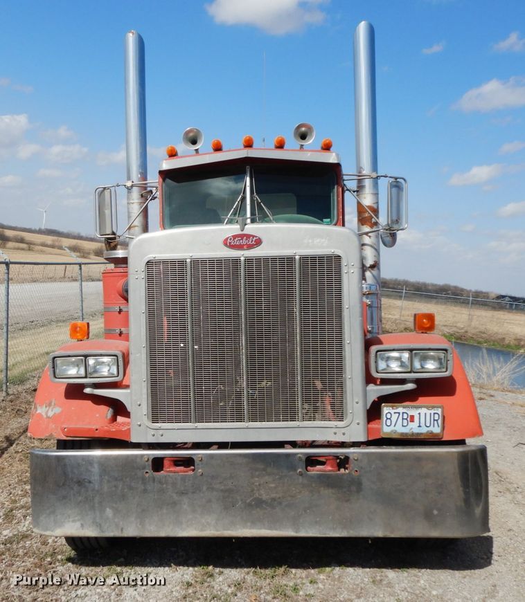 image for item IX9321 1986 Peterbilt 359  semi truck