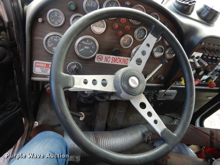 image for item IX9321 1986 Peterbilt 359  semi truck