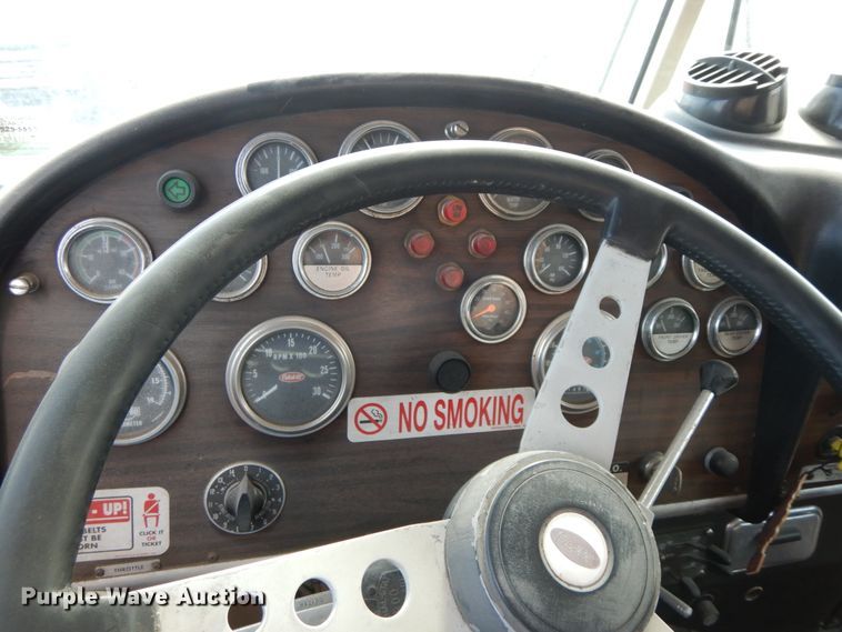 image for item IX9321 1986 Peterbilt 359  semi truck