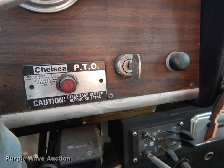 image for item IX9321 1986 Peterbilt 359  semi truck