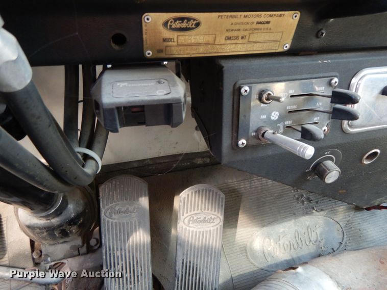 image for item IX9321 1986 Peterbilt 359  semi truck