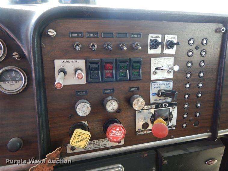 image for item IX9321 1986 Peterbilt 359  semi truck