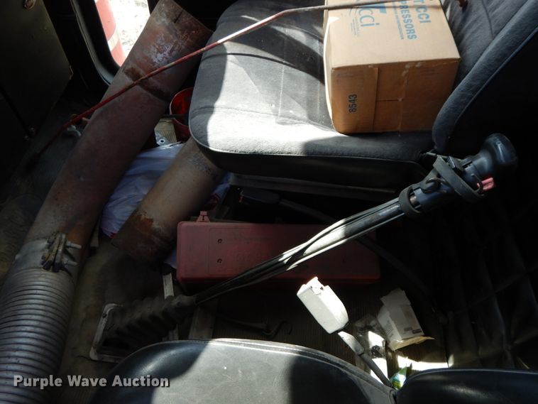 image for item IX9321 1986 Peterbilt 359  semi truck