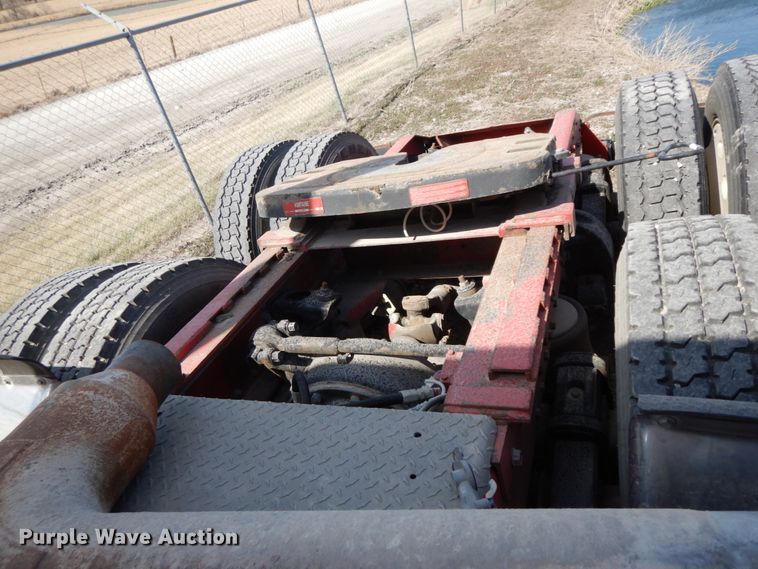 image for item IX9321 1986 Peterbilt 359  semi truck