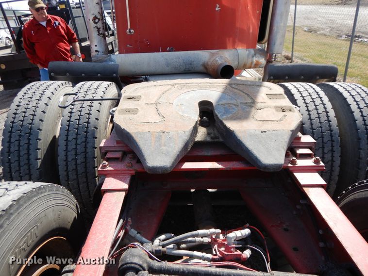 image for item IX9321 1986 Peterbilt 359  semi truck