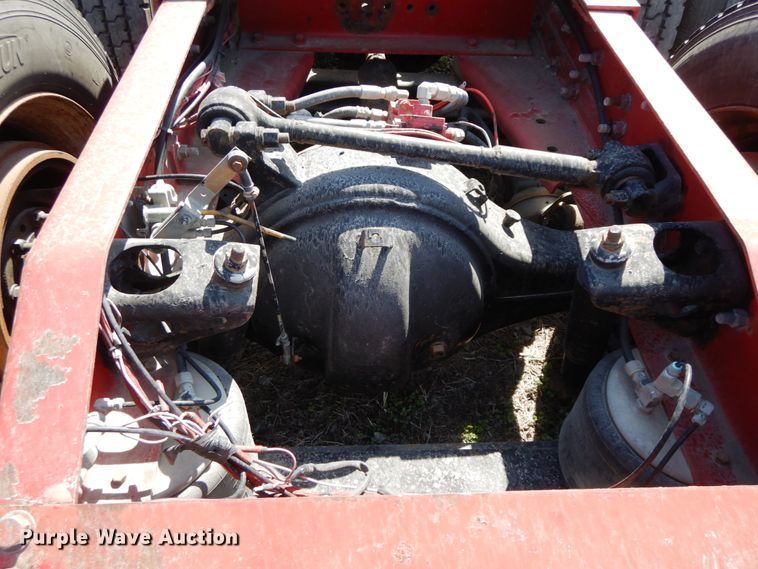 image for item IX9321 1986 Peterbilt 359  semi truck