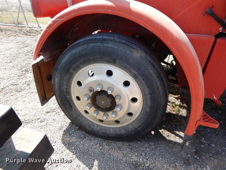 image for item IX9321 1986 Peterbilt 359  semi truck