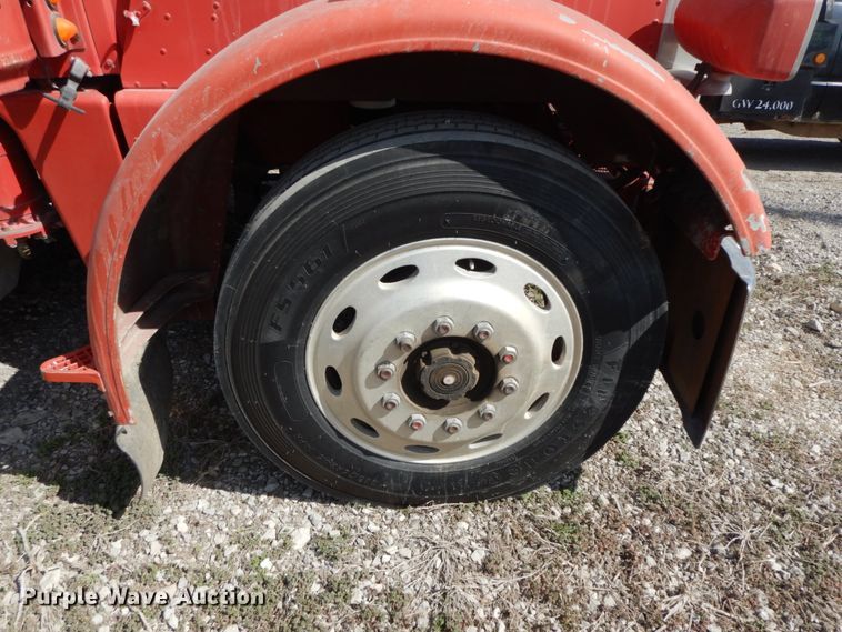 image for item IX9321 1986 Peterbilt 359  semi truck